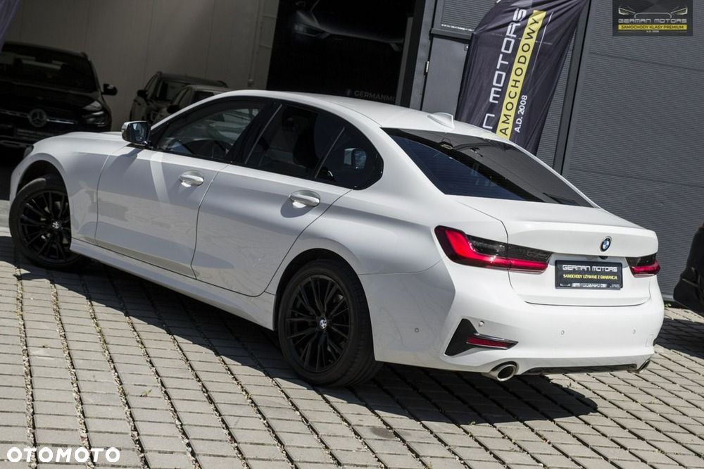BMW Seria 3 318i Sport Line - 11