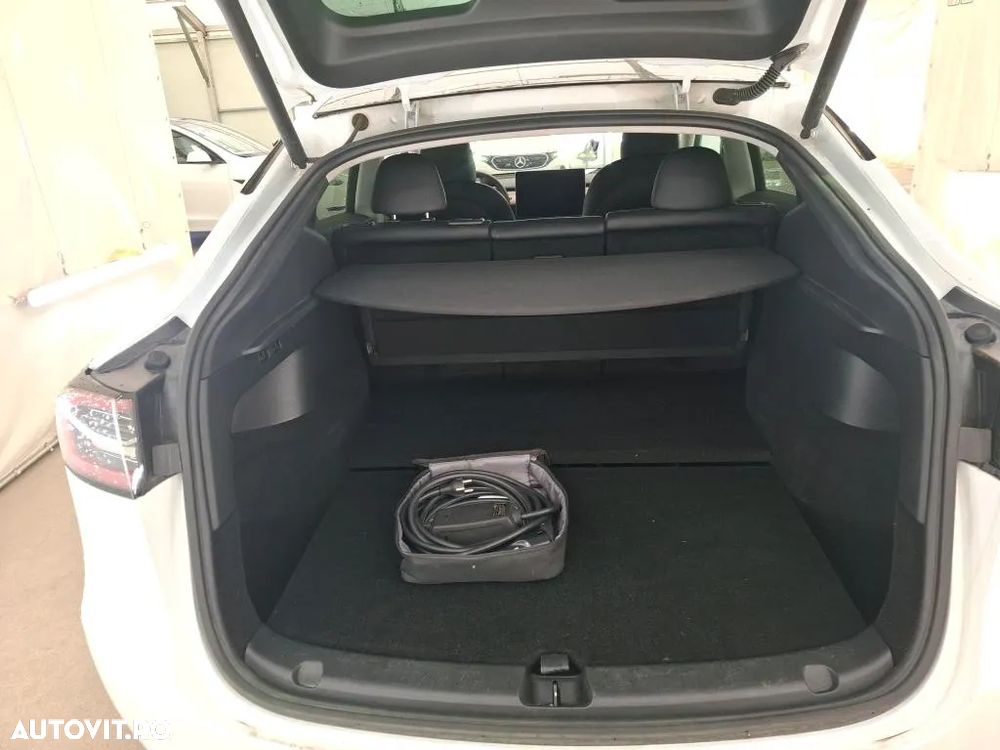 Tesla Model Y Long Range Dual Motor AWD - 6
