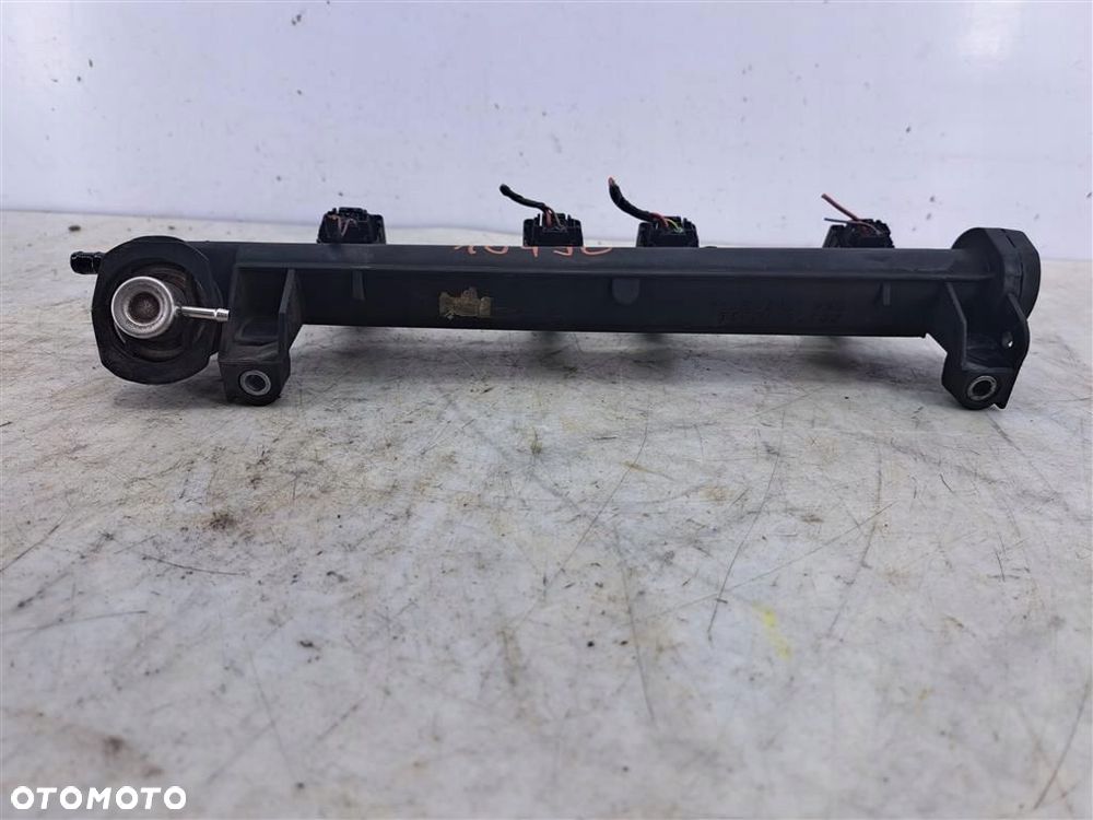 Listwa wtryskowa Audi A3 8L 1,6 B 1996-2003   06A133317A 037906031AL - 3