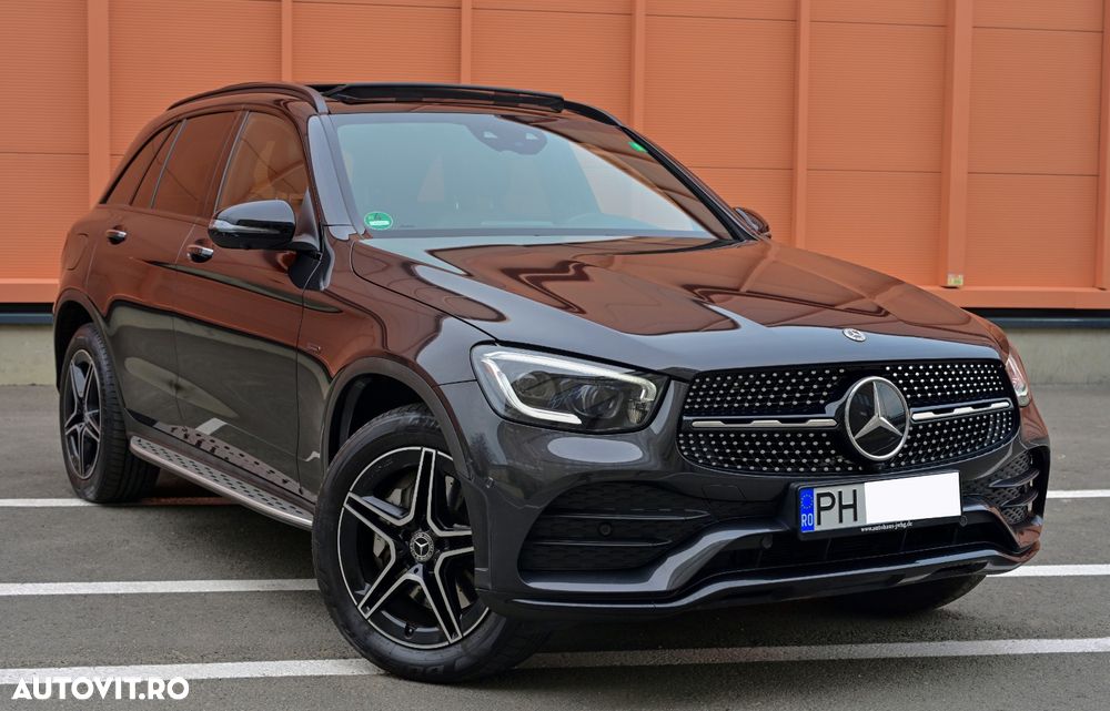 Mercedes-Benz GLC 300 e 4Matic 9G-TRONIC AMG Line Plus - 2