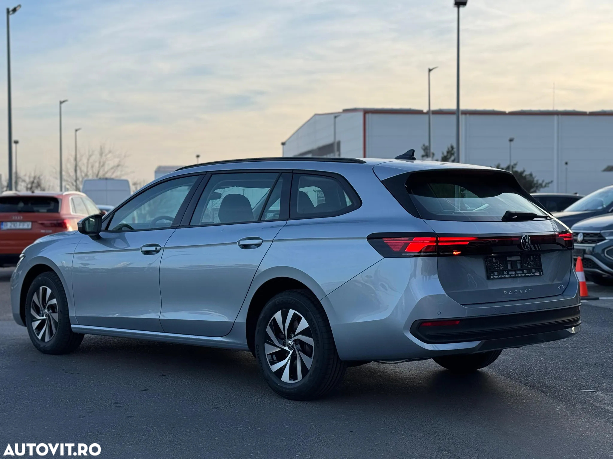 Volkswagen Passat Variant 1.5 eTSI DSG MHEV Base - 4