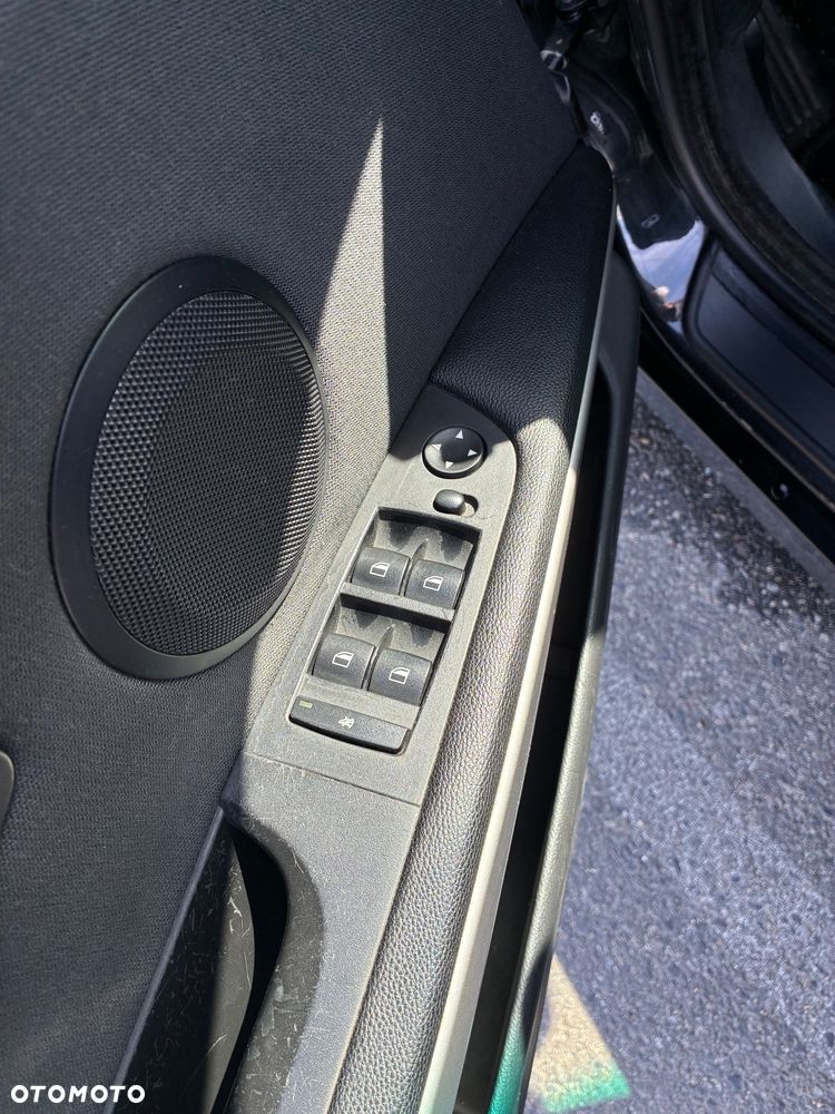 BMW Seria 3 318d DPF - 12