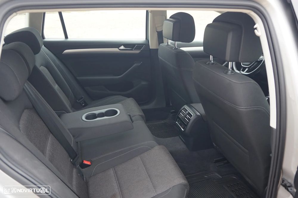 VW Passat Variant 1.6 TDI Confortline - 16