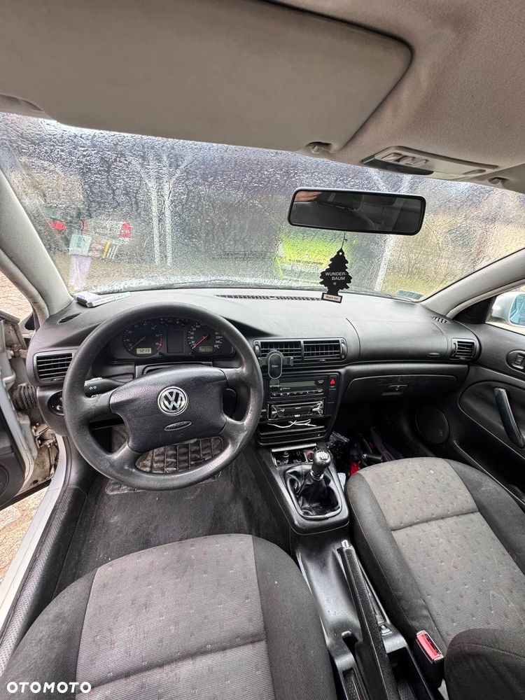 Volkswagen Passat 1.8 - 25