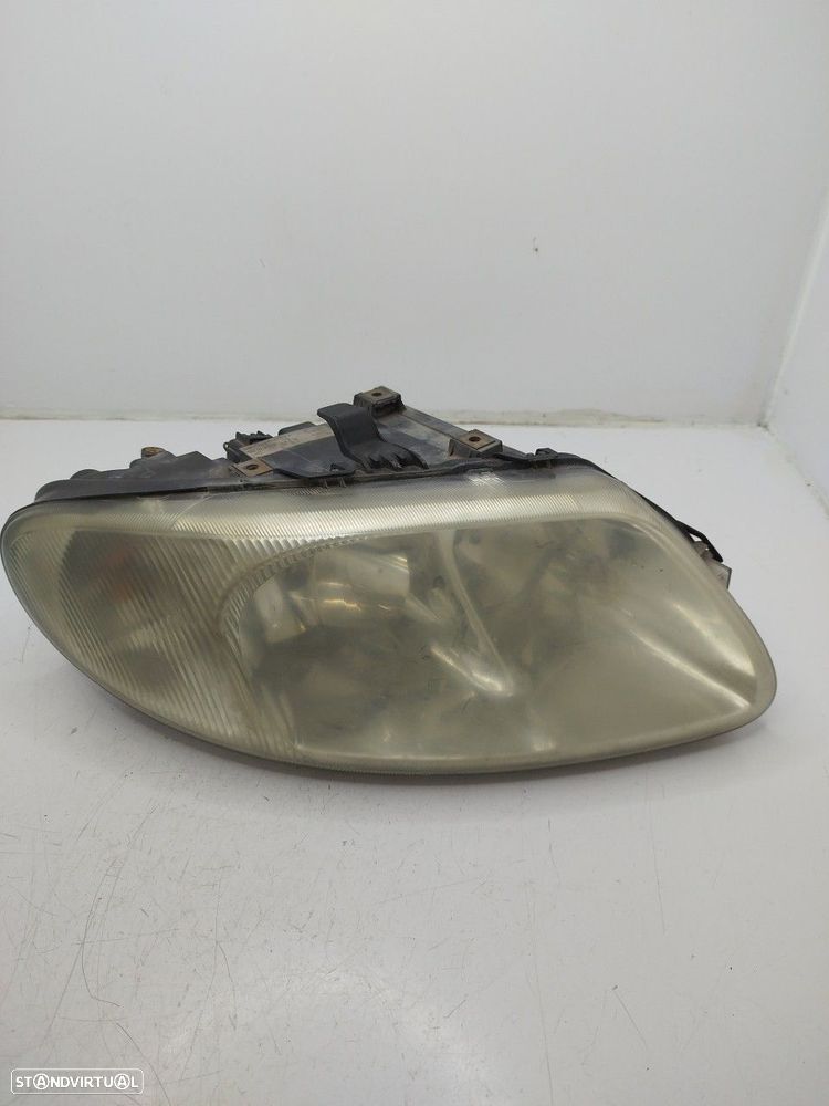 Farol/ Otica Dianteiro Dto Chrysler Voyager Iii (Rg, Rs) - 1