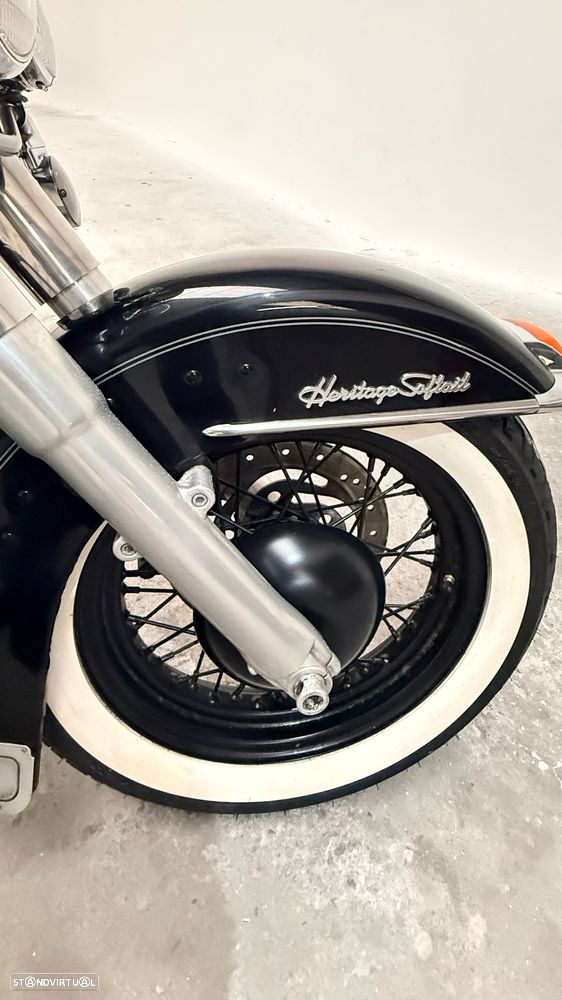 Harley-Davidson Heritage Softail Classic - 11