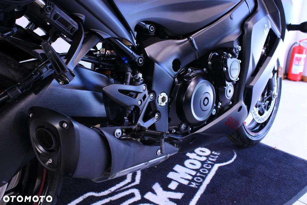 Suzuki GSX - 19