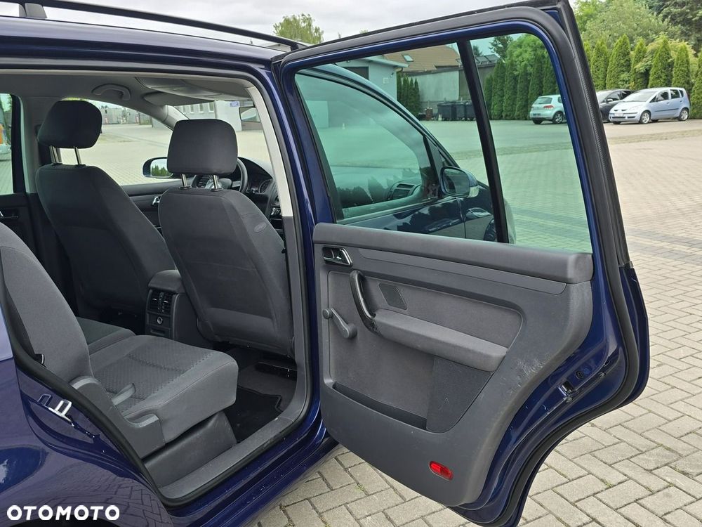 Volkswagen Touran - 21