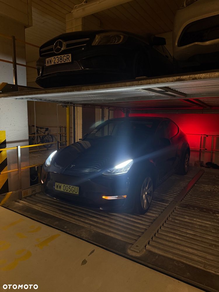 Tesla Y Premium Long Range Dual Motor AWD - 23