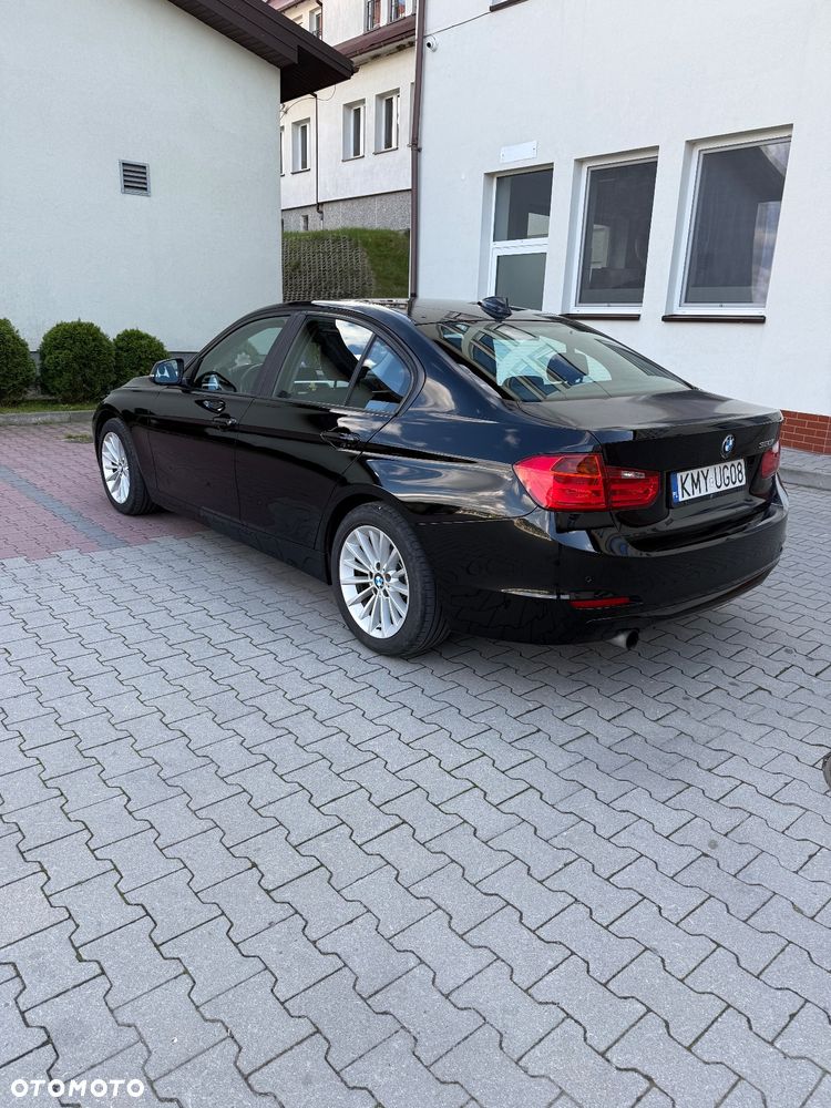 BMW Seria 3 320i - 5