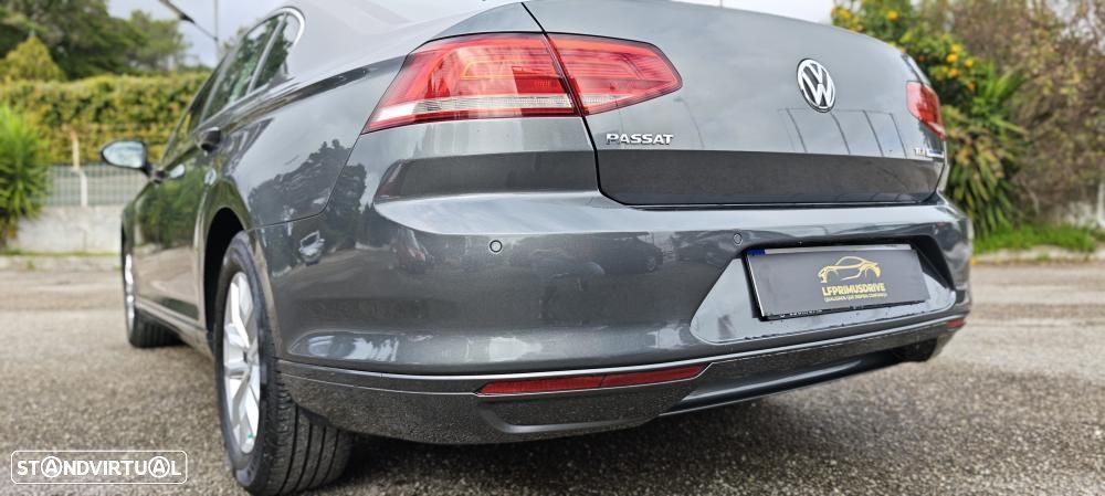 VW Passat 1.6 TDI Confortline - 11