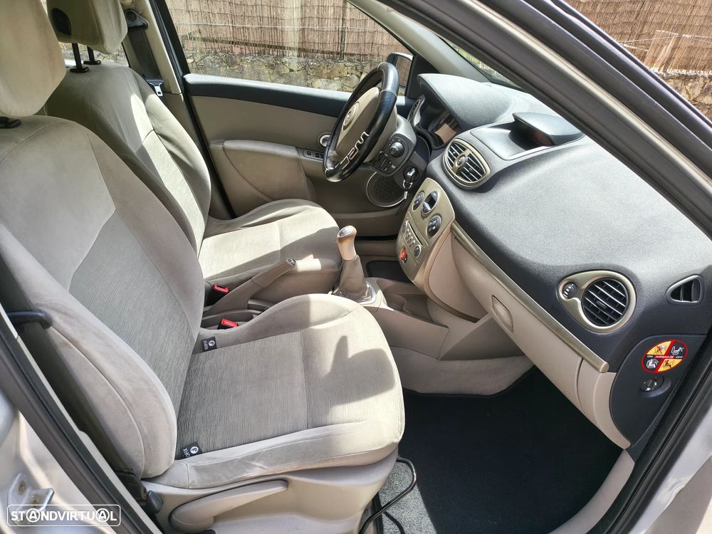 Renault Clio 1.2 16V Privilège - 12