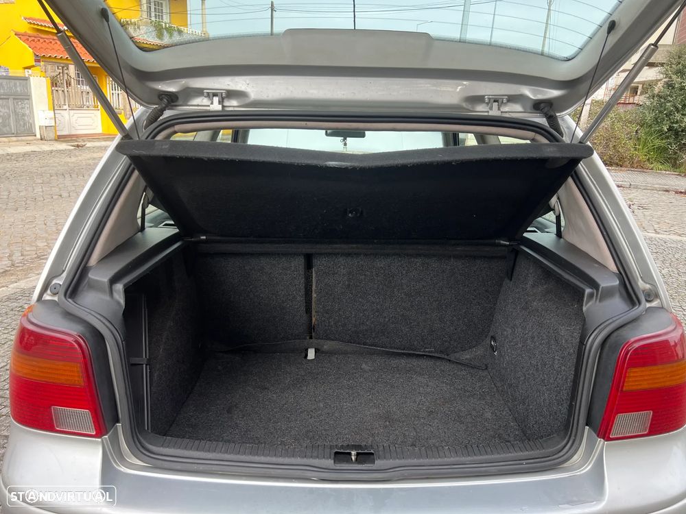 VW Golf 1.9 TDi 25 Anos - 6