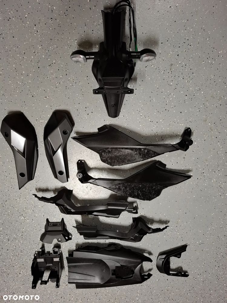 Suzuki GSXS 1000 950 gsx-s owiewka wypełnienie boczek ogon zadupek