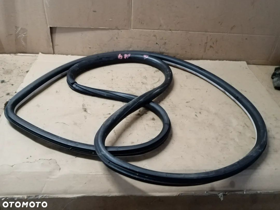 Uszczelka drzwi prawy przód przednia prawa VW Polo 6N2 6N3867366 - 1