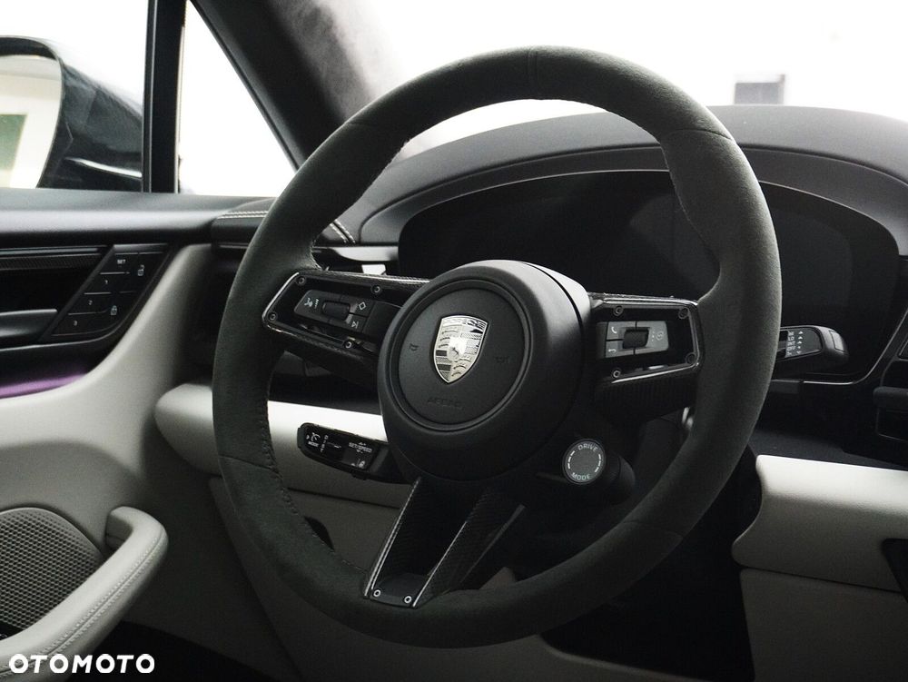 Porsche Macan - 36
