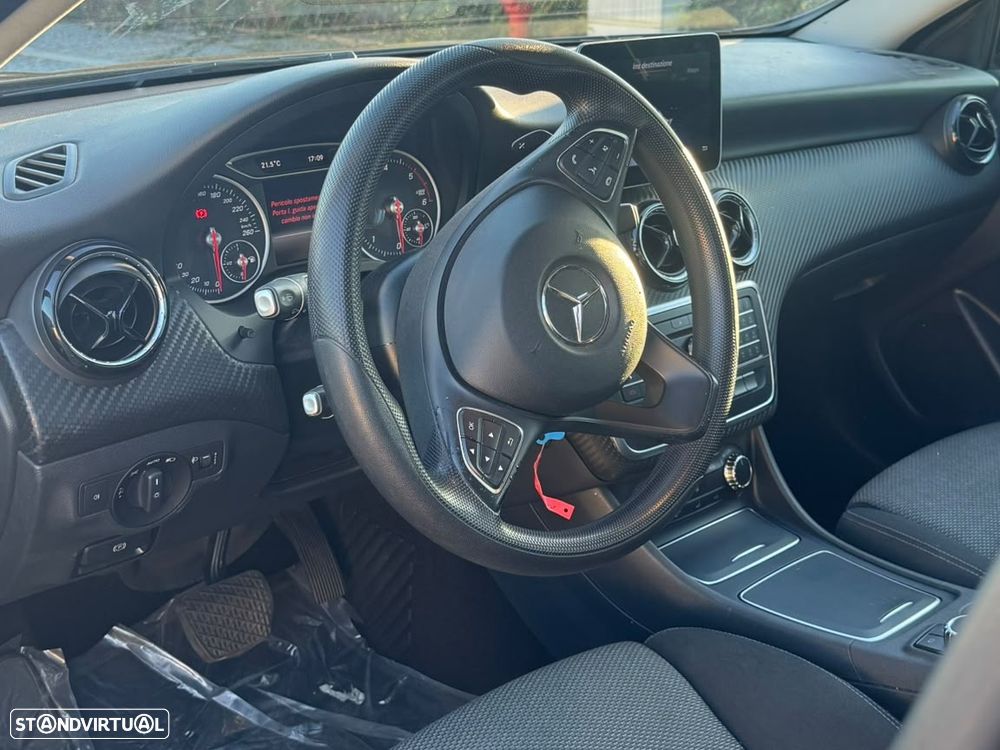 Mercedes-Benz GLA 180 d 7G-DCT Style - 18