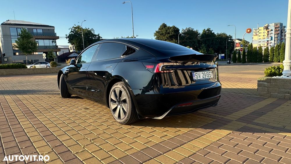 Tesla Model 3 - 4