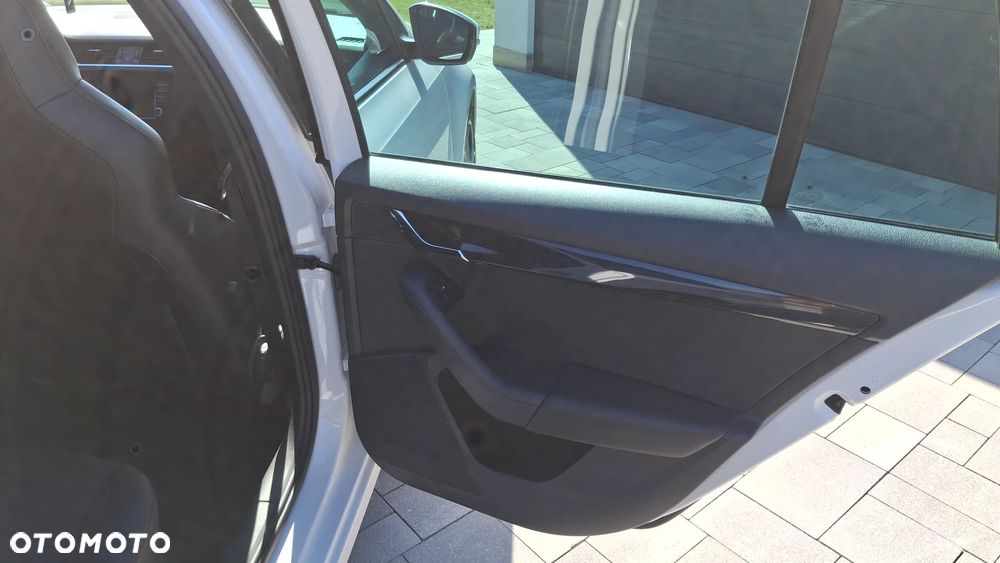 Skoda Octavia 2.0 TDI DSG RS - 20