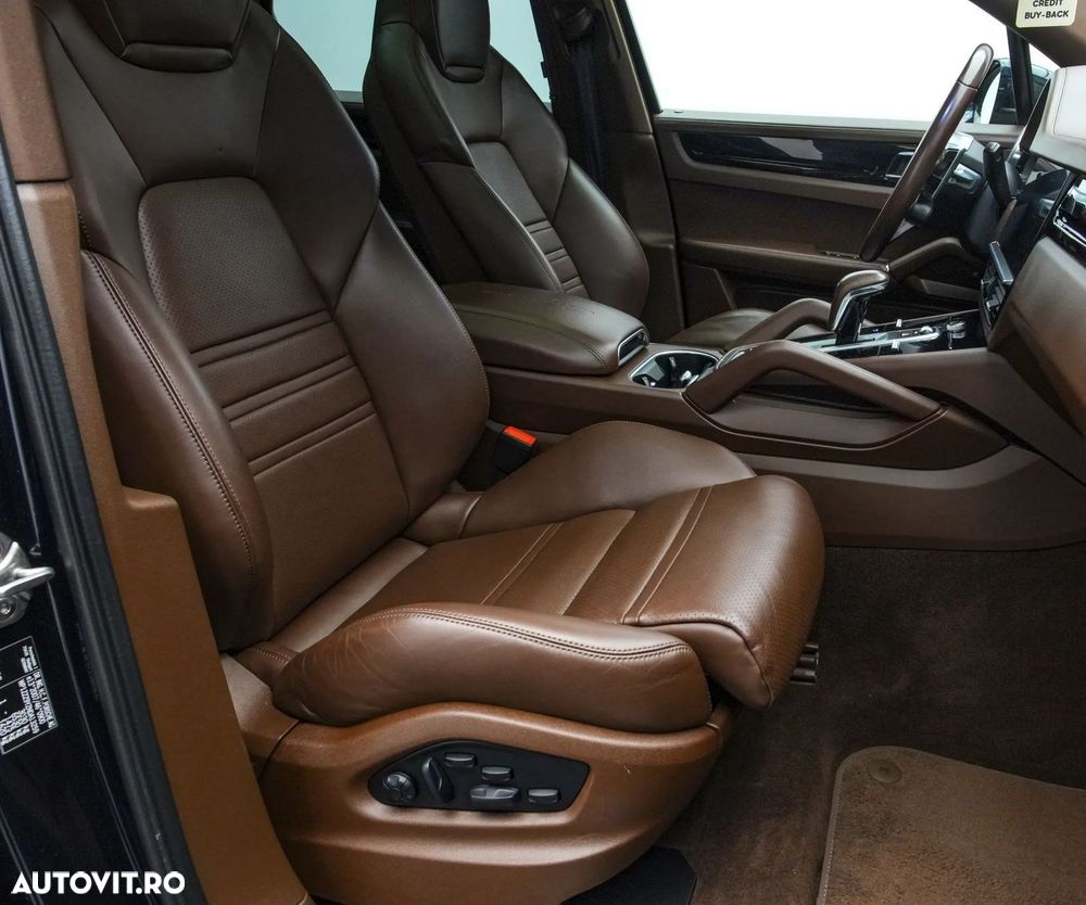 Porsche Cayenne - 16