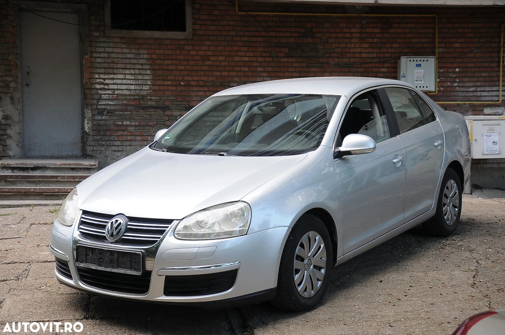 Volkswagen Jetta 1.6 FSI Comfortline - 1