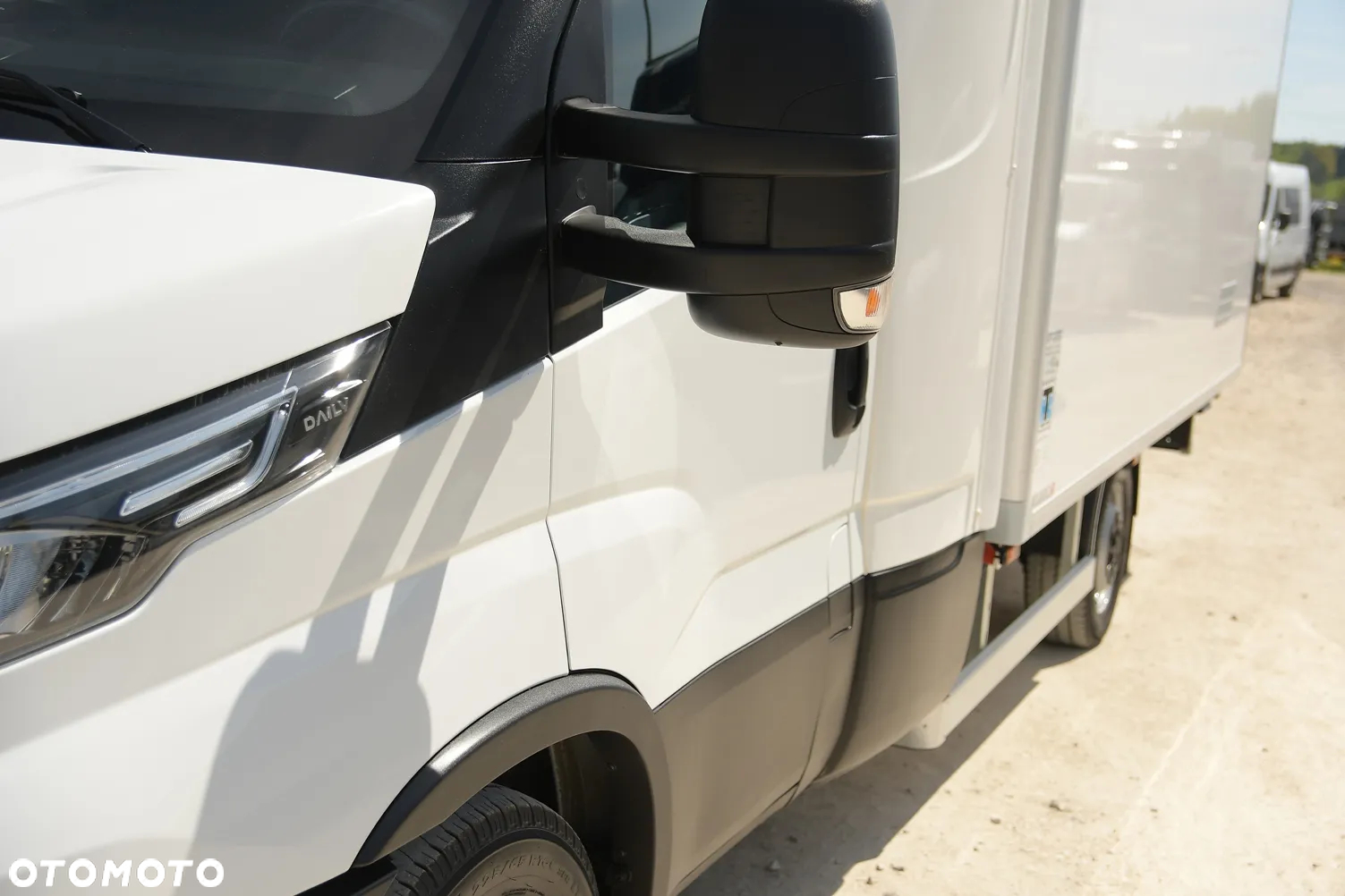 Iveco DAILY 35-180 HiMATIC Mroźnia +25/-25 * 7 PALET * THERMO KING V300 MAX * Salon PL - 13