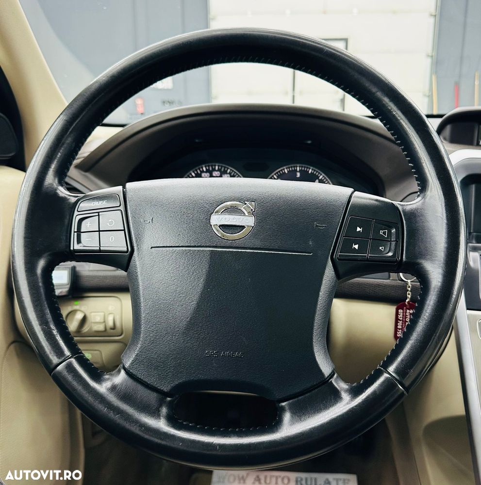 Volvo XC 60 D4 AWD Momentum - 28