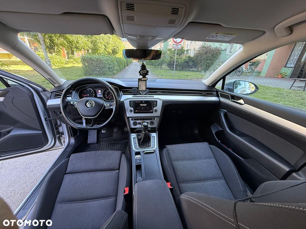 Volkswagen Passat 2.0 TDI SCR Comfortline - 6