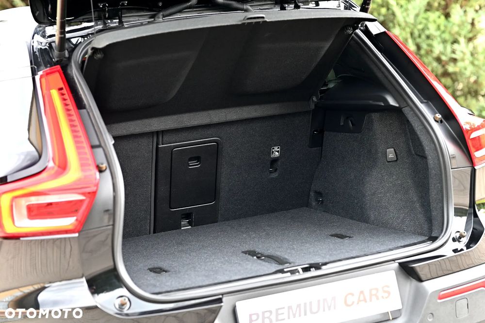 Volvo XC 40 B3 B DKG Ultra Black Edition - 17