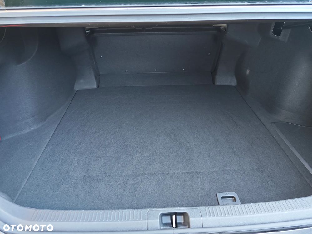 Toyota Camry 2.5 Hybrid Executive CVT - 10