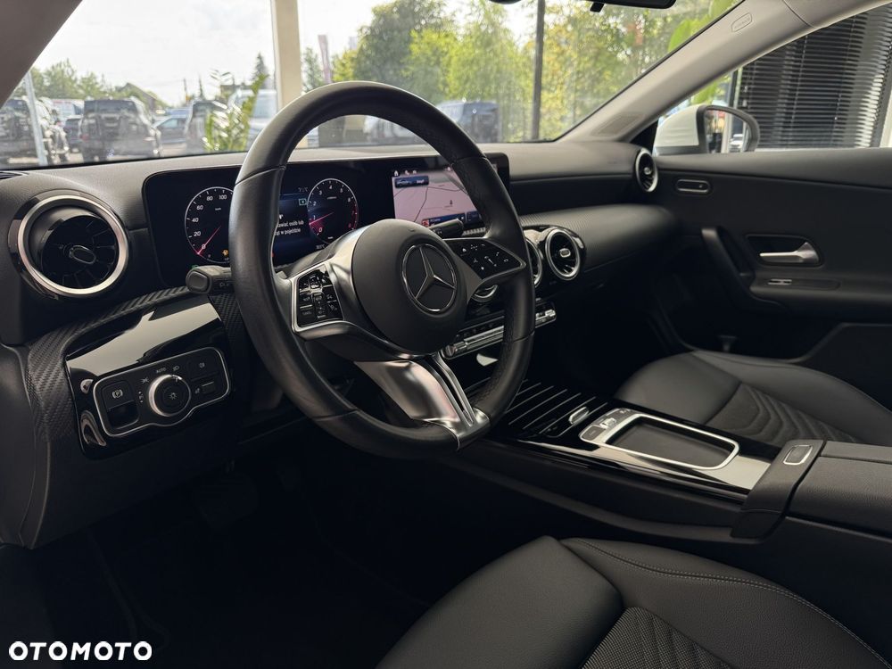 Mercedes-Benz CLA 200 7G-DCT - 8