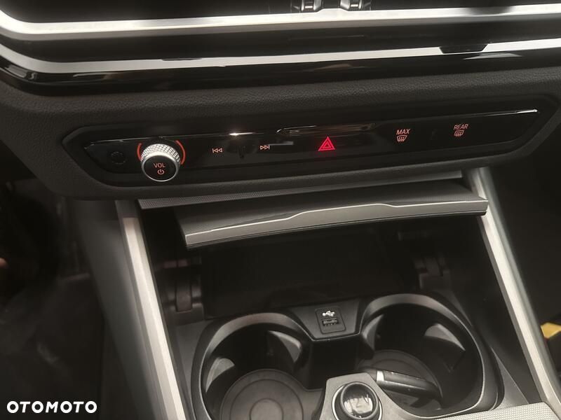 BMW Seria 3 318i - 17