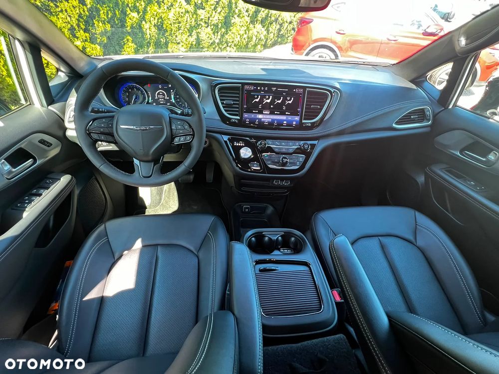 Chrysler Pacifica - 8