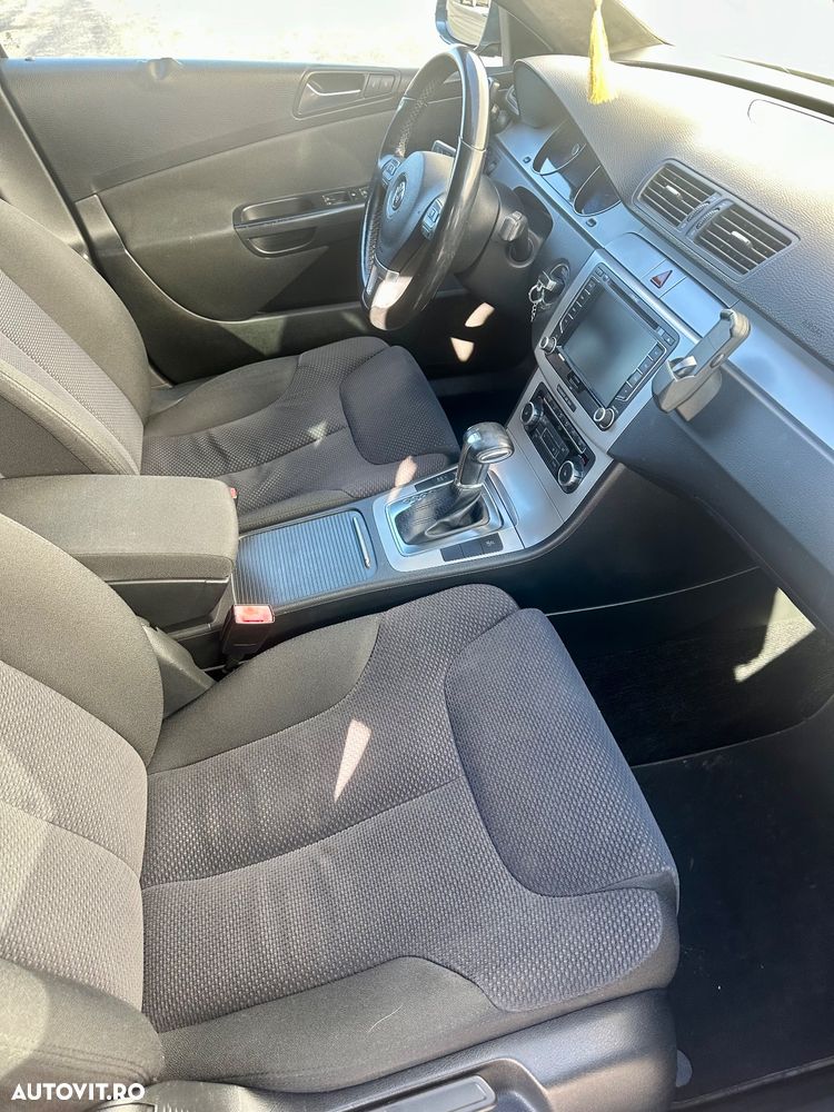 Volkswagen Passat - 1