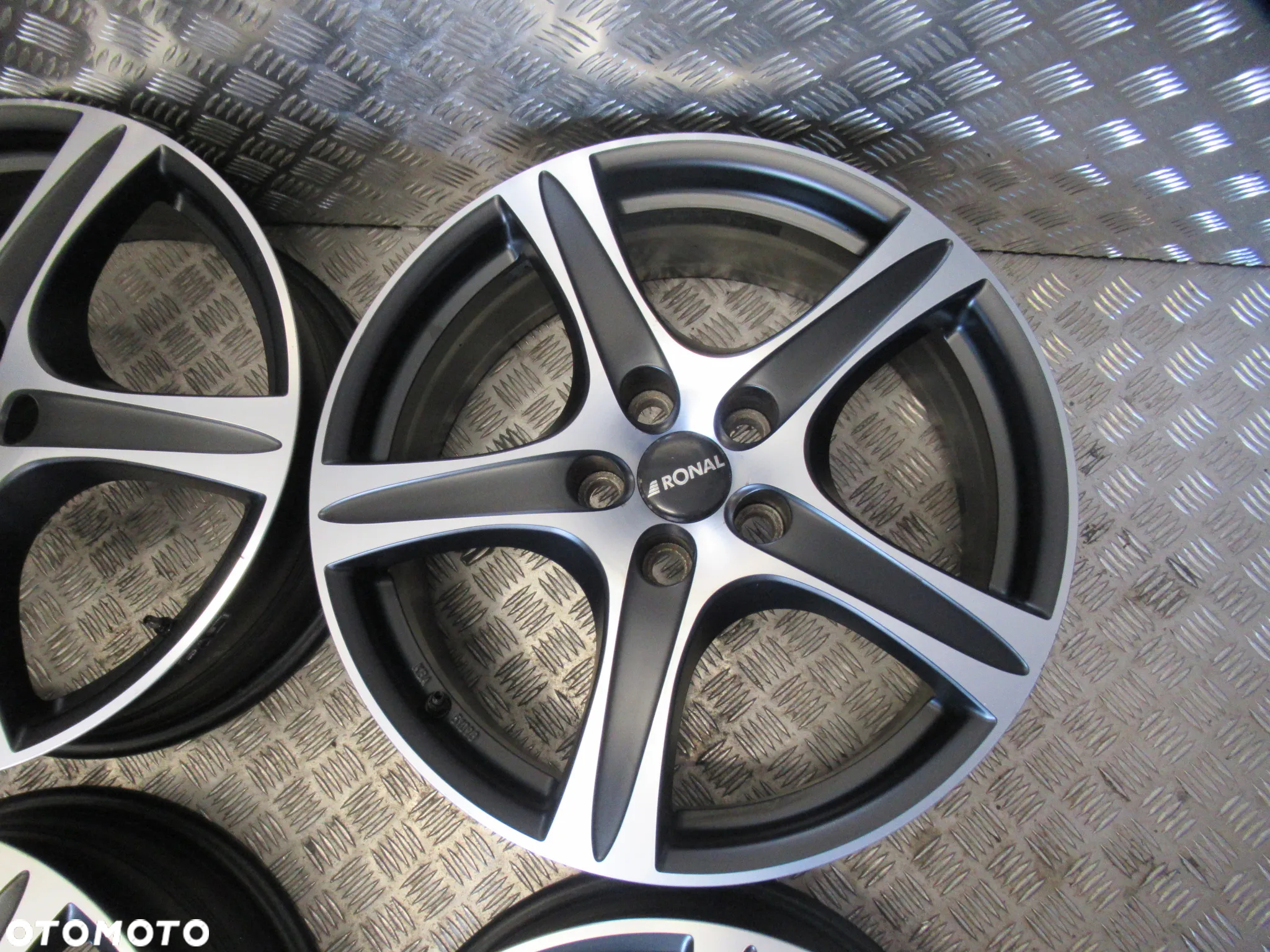 Felgi Ronal R56 BMW Insignia Vw T5 T6 7,5Jx19 et44 5x120 - 3