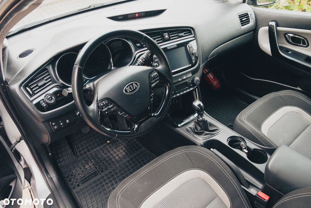 Kia Ceed - 11