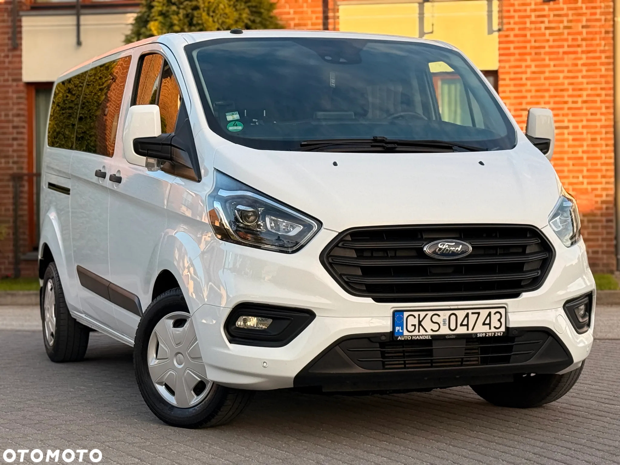 Ford Transit Custom 340 L2H2 VA Autm Nugget Plus - 2