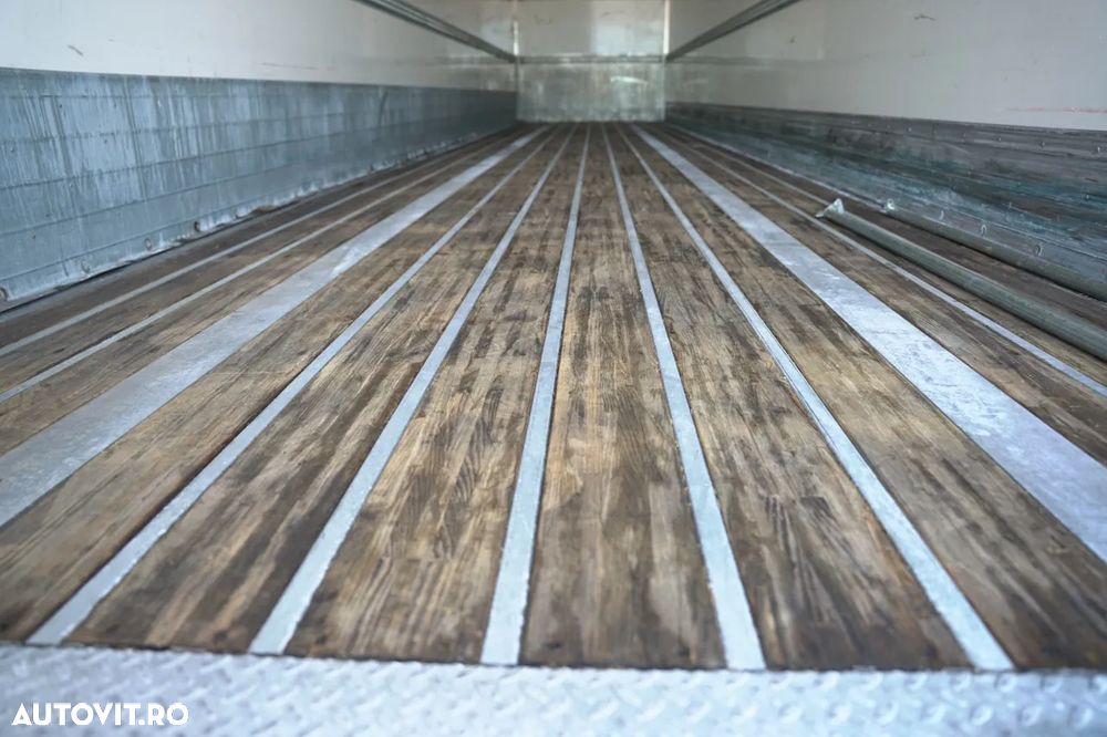 Fruehauf TROUILLET / CONTAINER / COFFER / DOUĂ AXE SAF / PODEA FOARTE REZISTENTĂ: ȘIMBĂTĂ / SAF / 2022 - 19