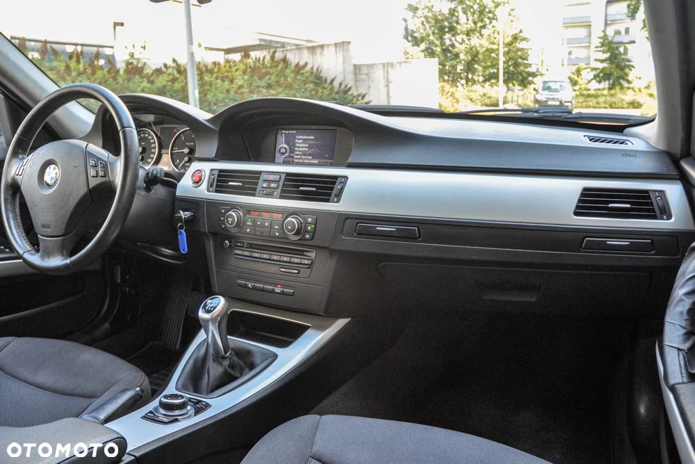 BMW Seria 3 320d DPF Efficient Dynamics Edition - 11