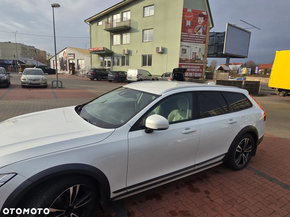 Volvo V90 Cross Country - 12