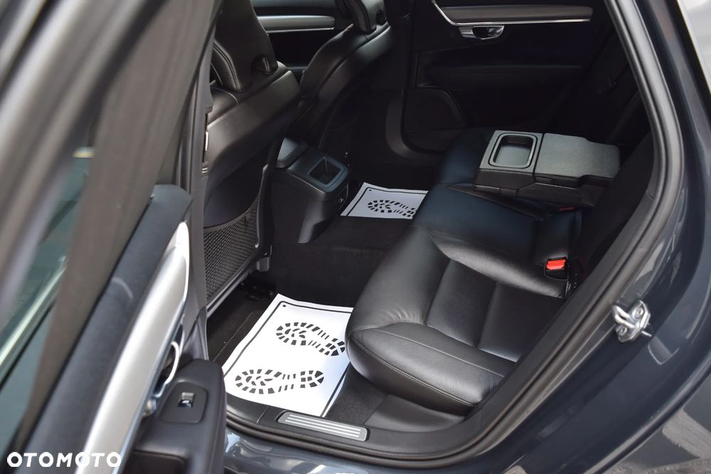 Volvo V90 D3 Momentum Pro - 36