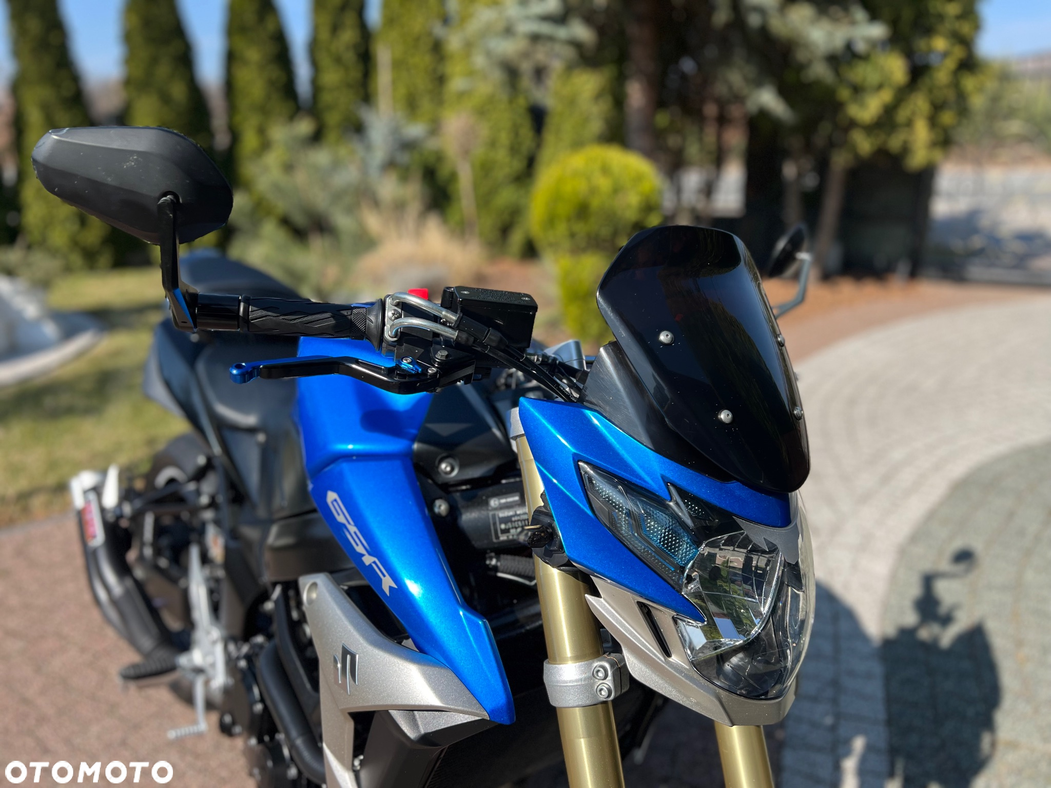 Suzuki GSR - 2