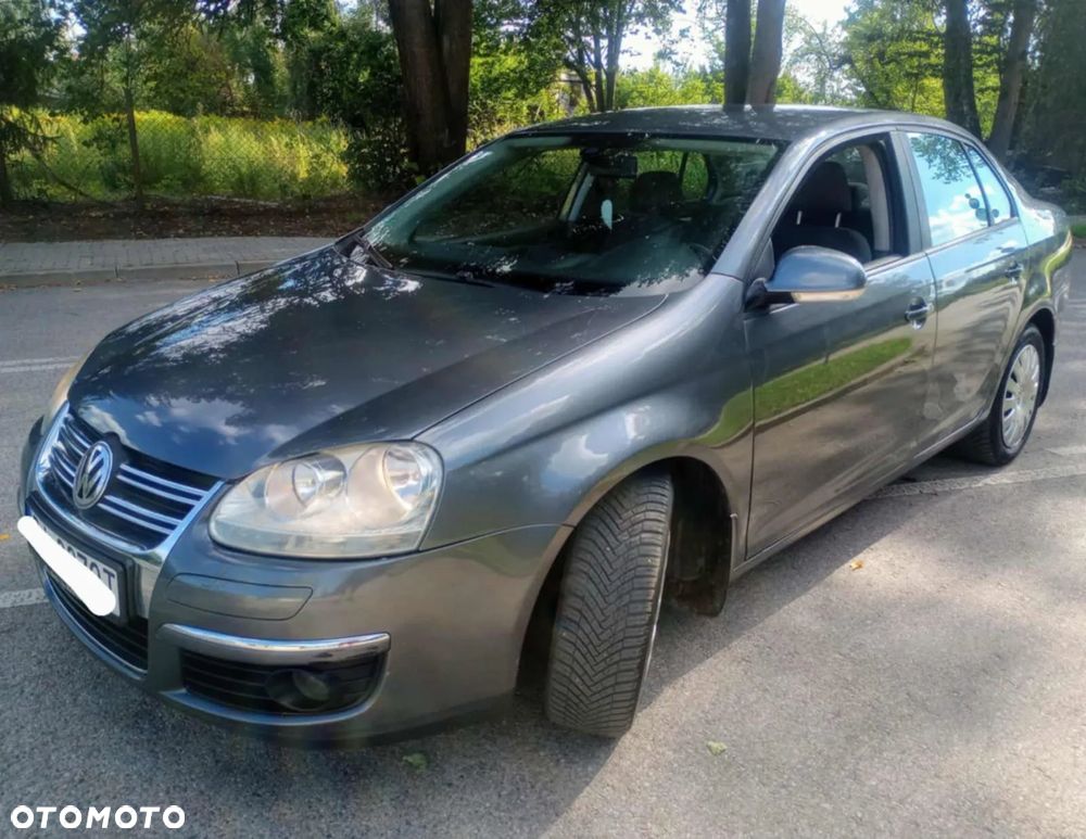 Volkswagen Jetta - 1