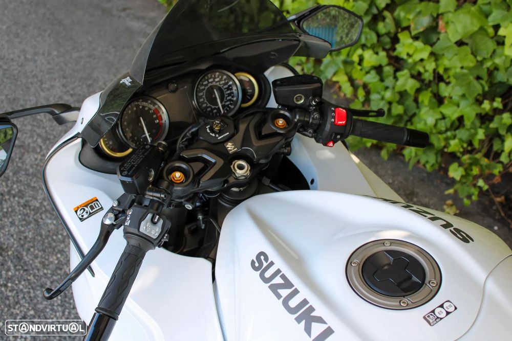 Suzuki GSX 1300 R Hayabusa - 11