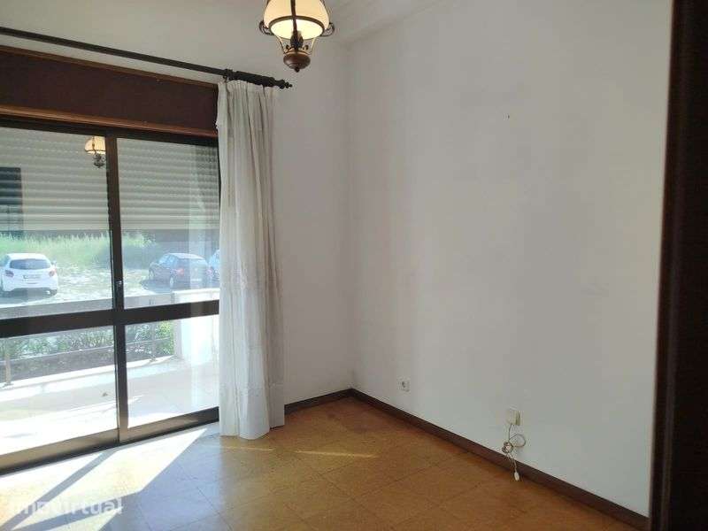 Apartamento T2 na Rua da Veiga - Grande imagem: 2/8