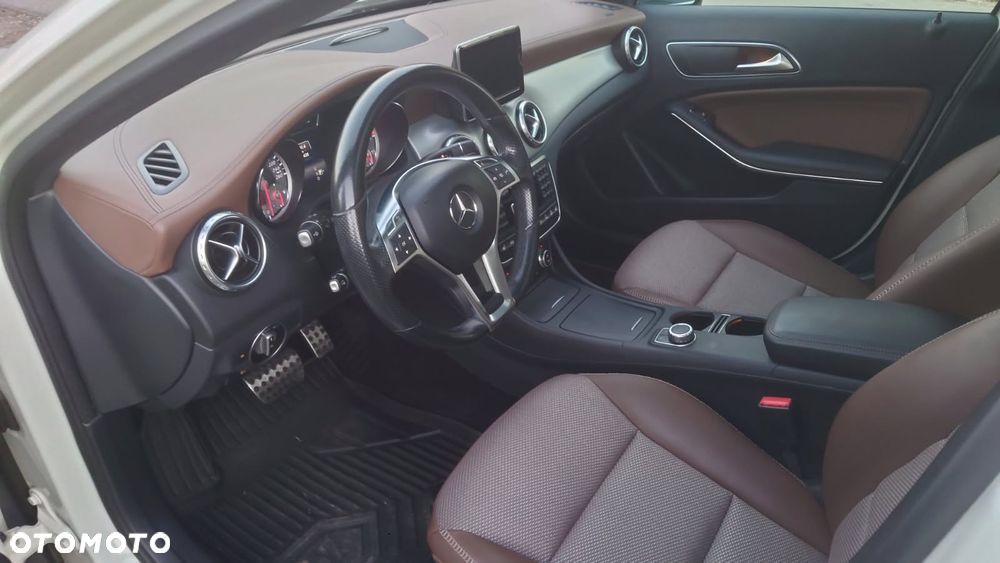 Mercedes-Benz GLA - 14