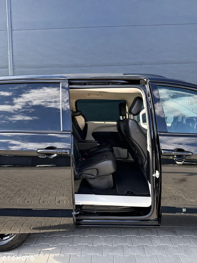 Chrysler Pacifica - 12
