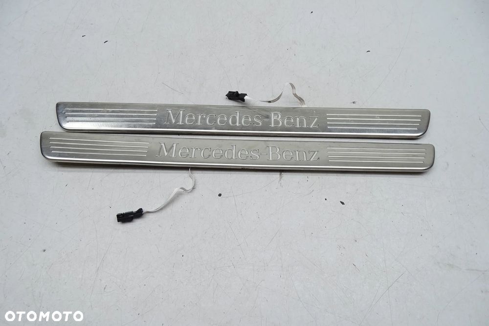 MERCEDES A W176 B W246 Listwy Progowe Komplet A2466800635 A2466800535 - 1
