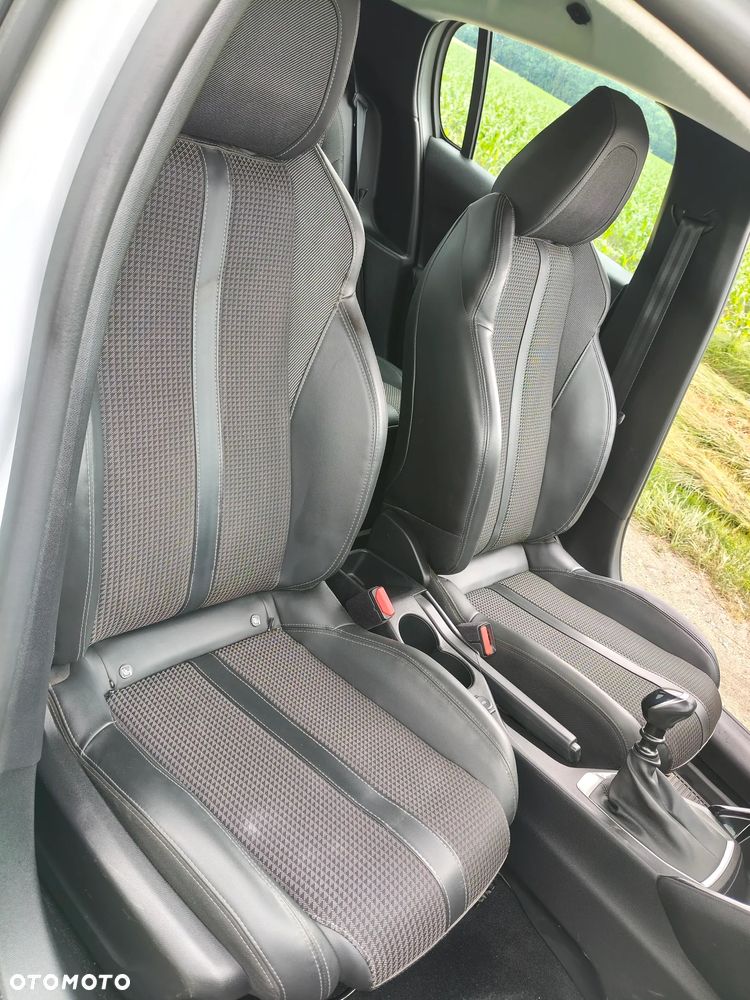 Peugeot 208 - 15