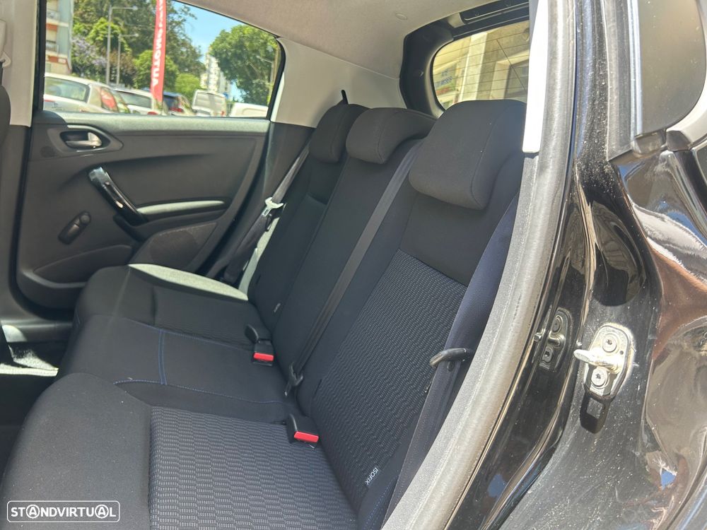 Peugeot 208 1.2 VTi SE Style - 12